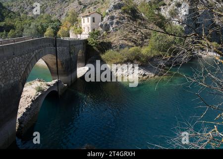 Wild, unberührt, von unermesslicher Schönheit, Lake Scanno Stockfoto