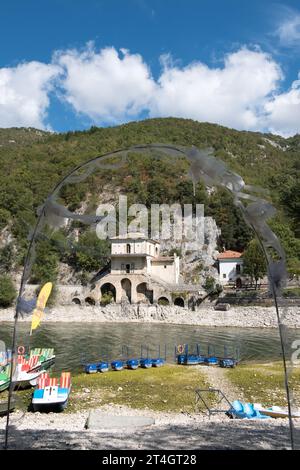 Wild, unberührt, von unermesslicher Schönheit, Lake Scanno Stockfoto