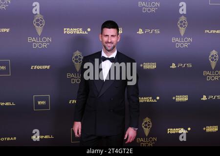 Paris, Frankreich. 30. Oktober 2023. Der serbische Tennisspieler Novak Djokovic kommt am 30. Oktober 2023 zur Preisverleihung des französischen Ballon d’Or 2023 in Paris. Quelle: Gao Jing/Xinhua/Alamy Live News Stockfoto