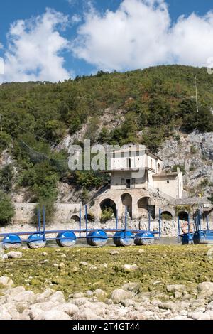 Wild, unberührt, von unermesslicher Schönheit, Lake Scanno Stockfoto