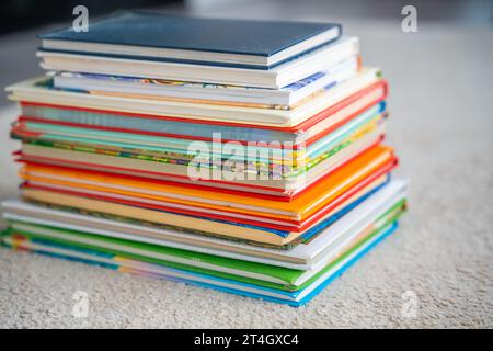 Stapel Kinderbücher mit Märchen Stockfoto