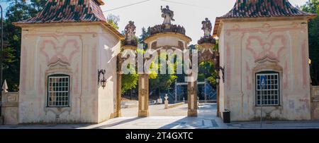 Eingang zum Santa Cruz Park, besser bekannt als Jardim da Sereia, Coimbra, Portugal Stockfoto