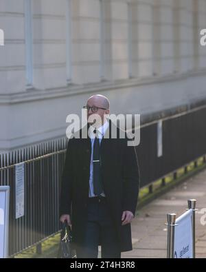 London, Großbritannien. 31. Oktober 2023. Lee Cain, ehemaliger Kommunikationsdirektor in der Downing Street, kommt bei der COVID-19-Untersuchung des Vereinigten Königreichs an. Es handelt sich um eine unabhängige öffentliche Untersuchung zur Reaktion des Vereinigten Königreichs auf die COVID-19-Pandemie und zu den Auswirkungen dieser COVID-19-Pandemie Credit: Richard Lincoln/Alamy Live News Stockfoto