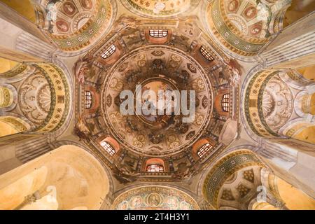 Kuppel der Basilika San Vitale in Ravenna, Emilia-Romagna, Italien. Stockfoto