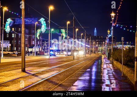 Blackpool-Beleuchtung in einer nassen Nacht Stockfoto