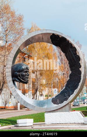 Denkmal für Juri Gagarin. Kolomna City, Lenin Street. Russland, 25. April 2012 . Stockfoto