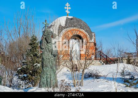 Denkmal für St. Andrew, der erste Kolomna, Skulptur, Sehenswürdigkeiten von Kolomna, Kapelle. 22. Februar 2023, Kolomna, Russland. Stockfoto