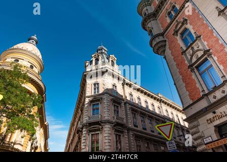 Budapest, Ungarn. Oktober 2023 wunderschöne Architektur des Bezirks V, im Herzen von Budapest und dem politischen, finanziellen, kommerziellen und touristischen zentrum Stockfoto