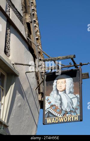 Dorf Lacock in Wiltshire England UK The George Inn Sign Stockfoto