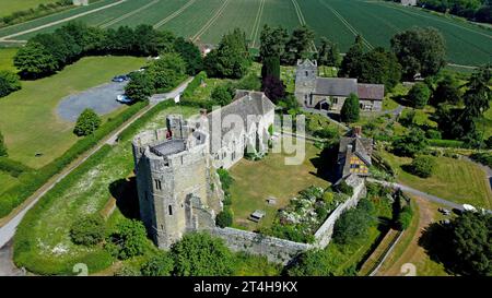 Drohnenansicht des befestigten Herrenhauses Stokesay Castle, Shropshire, Großbritannien. Juni 2023 Stockfoto