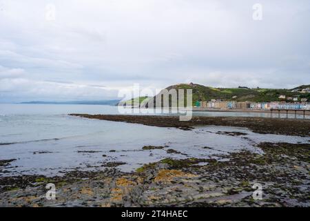 Aberystwyth, was „Mündung des Flusses Ystwyth“ bedeutet, liegt in der Region Ceredigion und ist berühmt für seine kilometerlange viktorianische Promenade und die älteste Stockfoto