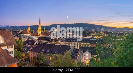 Zürich, Schweiz Stadtpanorama bei Dämmerung. Stockfoto