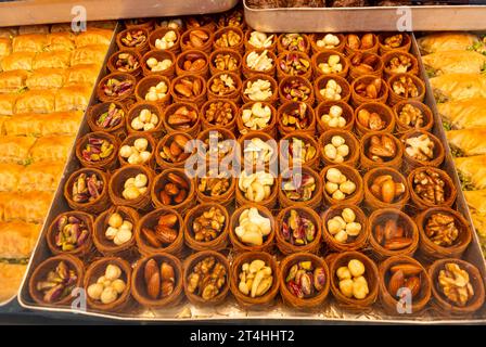 Eine Vielzahl türkischer Köstlichkeiten. Stockfoto