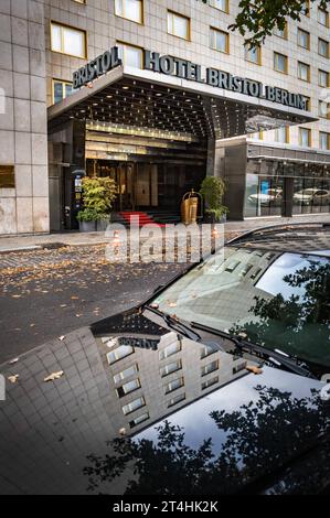 Berlin Charlottenburg Hotel Bristol Berlin, ehemals Kempinski, Fasanenstraße/Kurfürstendamm - 31.10.2023 Berlin *** Berlin Charlottenburg Hotel Bristol Berlin, ehemals Kempinski, Fasanenstraße Kurfürstendamm 31 10 2023 Berlin Credit: Imago/Alamy Live News Stockfoto