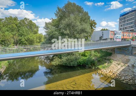 Fahrradstraße, beheizbare blaue Fahrradbrücke Mitte, Tübingen, Baden-Württemberg, Deutschland Stockfoto