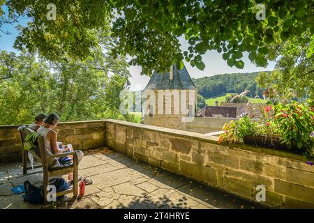 Touristen, Aussicht, Bank, Grüner Turm, Kloster Bebenbausen, Tübingen, Baden-Württemberg, Deutschland Stockfoto