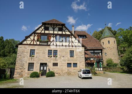 Grüner Turm und Wirtschaftsgebäude unterhalb des Klosters Bebenbausen, Tübingen, Baden-Württemberg, Deutschland Stockfoto