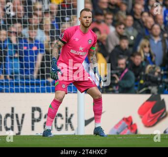 London, Großbritannien. Oktober 2023. 28. Oktober 2023 - Chelsea gegen Brentford - Premier League - Stamford Bridge. Brentfords Mark Flekken während des Spiels gegen Chelsea. Bildnachweis: Mark Pain / Alamy Live News Stockfoto