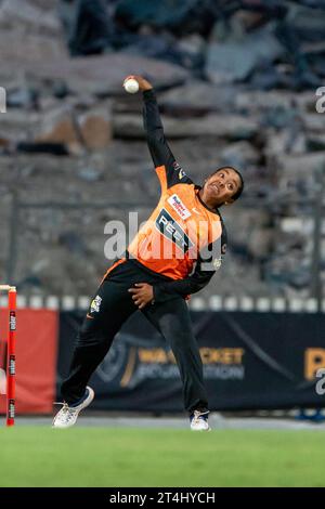 Perth, Australien. 31. Oktober 2023. Perth, Australien, 31. Oktober 2023: Alana King (23 Perth Scorchers) Bowls während des Spiels der Weber Womens Big Bash League 09 zwischen Perth Scorchers und Sydney Sixers auf dem WACA Ground in Perth, Australien (Noe Llamas/SPP) Credit: SPP Sport Press Photo. /Alamy Live News Stockfoto