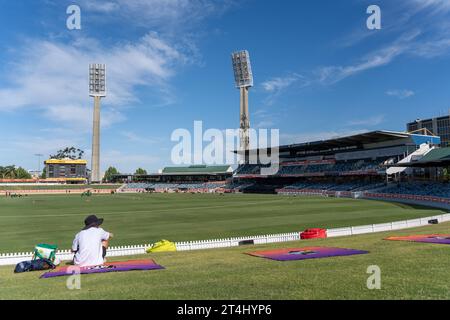 Perth, Australien. 31. Oktober 2023. Perth, Australien, 31. Oktober 2023: Ein Blick ins Stadion vor dem Spiel der Weber Womens Big Bash League 09 zwischen Perth Scorchers und Sydney Sixers auf dem WACA Ground in Perth, Australien (Noe Llamas/SPP) Credit: SPP Sport Press Photo. /Alamy Live News Stockfoto