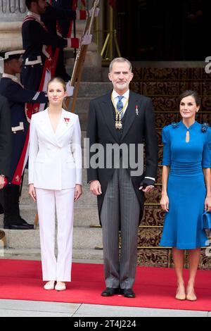 Madrid, Spanien. 31. Oktober 2023. KÖNIG FELIPE VI., KÖNIGIN LETIZIA und KRONPRINZESSIN LEONOR von Spanien leisten auf dem Abgeordnetenkongress in Madrid den Treueid zur spanischen Verfassung der Prinzessin von Asturien. (Kreditbild: © Jack Abuin/ZUMA Press Wire) NUR REDAKTIONELLE VERWENDUNG! Nicht für kommerzielle ZWECKE! Stockfoto