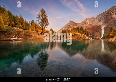 LAC Bleu in Arolla, Schweiz, am Fuße des Val d'Hérens. Stockfoto