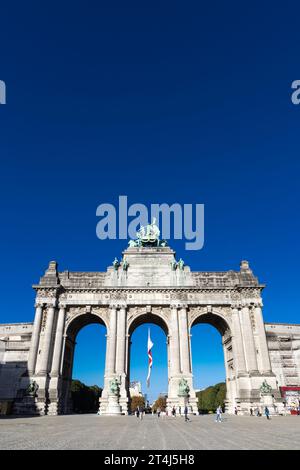 Triumphbogen, dreifacher Gedenkbogen mit Quadriga, Parc du Cinquantenaire, Brüssel, Belgien Stockfoto