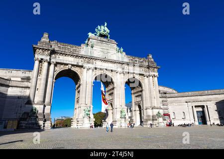 Triumphbogen, dreifacher Gedenkbogen mit Quadriga, Parc du Cinquantenaire, Brüssel, Belgien Stockfoto