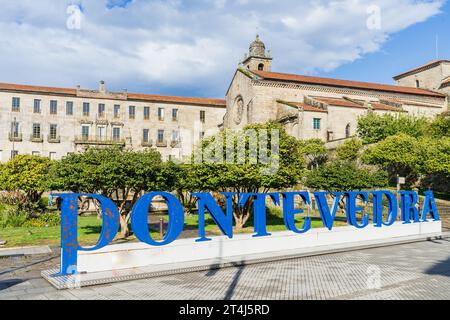 Blick auf die Kirche und das Kloster San Francisco in der Stadt Pontevedra in Galicien, Spanien. Stockfoto