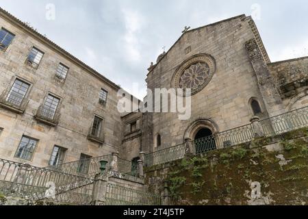 Blick auf die Kirche und das Kloster San Francisco in der Stadt Pontevedra in Galicien, Spanien. Stockfoto