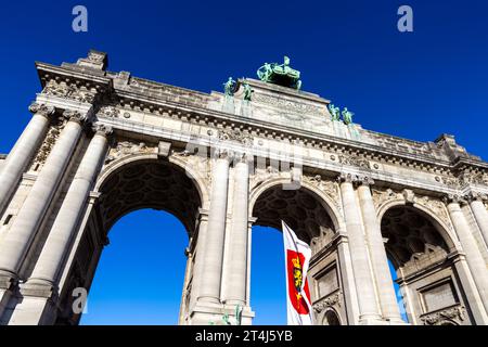 Triumphbogen, dreifacher Gedenkbogen mit Quadriga, Parc du Cinquantenaire, Brüssel, Belgien Stockfoto