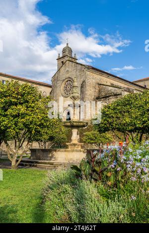 Blick auf die Kirche und das Kloster San Francisco in der Stadt Pontevedra in Galicien, Spanien. Stockfoto