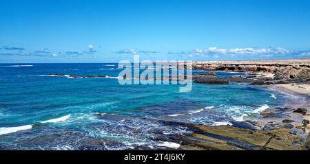 Blick auf Playa de los Ojos - Strand Los Ojos - bei El Puerto de la Cruz, Halbinsel Jandia, Fuerteventura, Kanarische Inseln, Spanien - 21.09.2023 Stockfoto