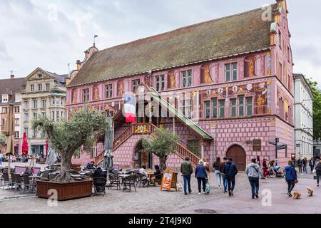 Mulhouse, Frankreich - 20. Mai 2023: Fassade des alten ehemaligen Rathauses des Departements Mulhouse Oberrhein-Elsass in Frankreich Stockfoto