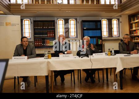 Dr. Heiner Koch, Erzbischof von Berlin, Kai Wegner, Regierender Bürgermeister Berlin Gemeinsame Sitzung des Senats und der Leitung des Erzbistums Berlin, am 31.10.2023 in Berlin, Klosterbibliothek, Dominikanerkloster St. Paulus, Deutschland *** Dr. Heiner Koch, Erzbischof von Berlin, Kai Wegner, Regierender Bürgermeister Berlin gemeinsame Sitzung des Senats und der Leitung der Erzdiözese Berlin, am 31 10 2023 in Berlin, Klosterbibliothek, Dominikanerkloster St. Paulus, Deutschland. Stockfoto