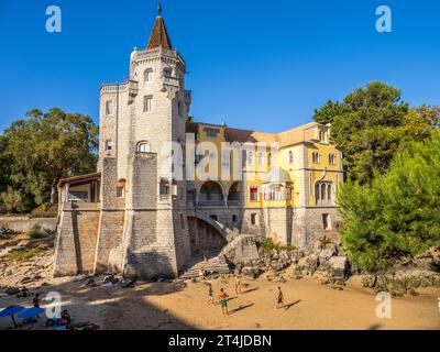 Die Burg wurde zwischen 1897 und 1900 erbaut, heute das Museu Condes de Castro Guimarães in Cascais, Portuga Stockfoto