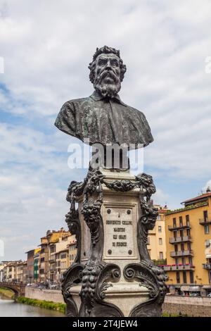 Statue von Benvenuto Cellini in Florenz, Italien. Stockfoto