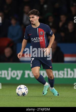 Paris, Frankreich. Oktober 2023. Vitinha von PSG während des Spiels der UEFA Champions League im Parc des Princes in Paris. Der Bildnachweis sollte lauten: Jonathan Moscrop/Sportimage Credit: Sportimage Ltd/Alamy Live News Stockfoto