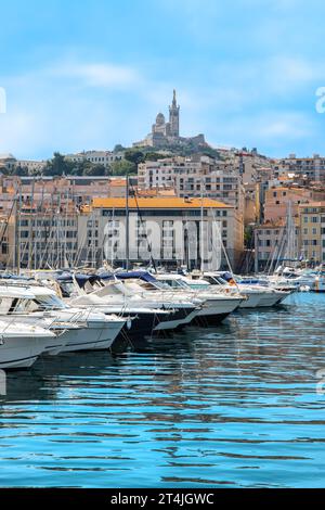 Luxusboote im alten Hafen von Marseille, Frankreich. Stockfoto