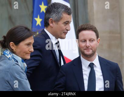 Paris, Frankreich. 31. Oktober 2023. Die französische Sportministerin Amelie Oudea-Castera, der französische Innenminister Gerald Darmanin und der französische Juniorminister für Verkehr Clement Beaune verlassen den Präsidentenpalast Elysee am 31. Oktober 2023. Foto: Jean-Bernard Vernier/JBV News/ABACAPRESS.COM Credit: Abaca Press/Alamy Live News Stockfoto