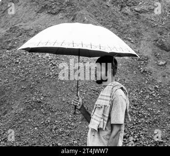 Größter Kohlegeschäftsplatz in Bangladesch. Dieses Bild wurde am 29. Mai 2022 aus Gabtoli in Bangladesch aufgenommen Stockfoto