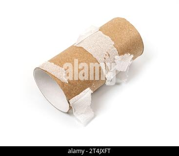 Leere Toilettenpapierrolle auf weißem Hintergrund Stockfoto