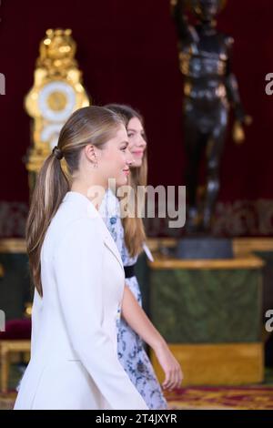 Madrid, Madrid, Spanien. 31. Oktober 2023. Kronprinzessin Leonor, Prinzessin Sofia nimmt am 31. Oktober 2023 im Königspalast in Madrid, Spanien den Treueid zur spanischen Verfassung der Prinzessin von Asturien ab (Foto: © Jack Abuin/ZUMA Press Wire). Nicht für kommerzielle ZWECKE! Stockfoto