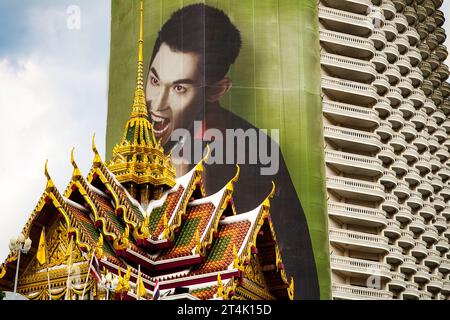 Kreative Komposition einer Plakatwand und des Wat Yannawa Stockfoto