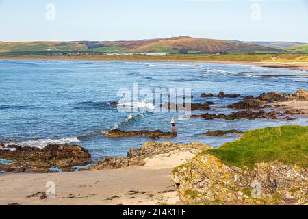 Senioren baden im Meer bei Machrihanish auf der Kintyre Peninsula, Argyll & Bute, Schottland, Vereinigtes Königreich Stockfoto