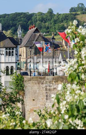 Blick auf die Stadt von der Llangollen Bridge Llangollen Denbighshire Wales Großbritannien Stockfoto