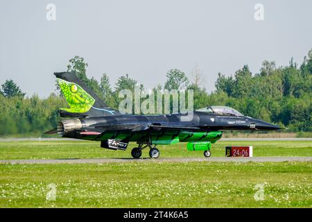 Liepaja, Lettland, 06. August 2023: General Dynamics F-16AM kämpfte gegen Falcon FA-87 der belgischen Luftwaffe Stockfoto