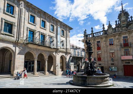 Europa, Spanien, Galicien, Santiago de Compostela, Praza das Praterías mit Fonte dos Cavalos (Brunnen) Stockfoto