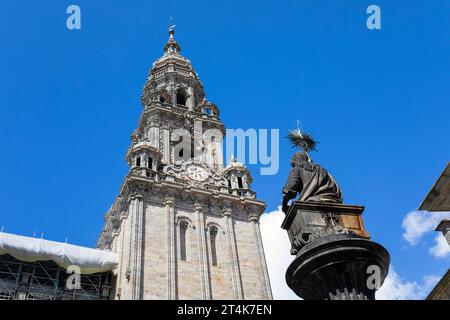 Europa, Spanien, Galicien, Kathedrale Santiago de Compostela von Praza das Praterías mit Fonte dos Cavalos (Springbrunnen) Stockfoto