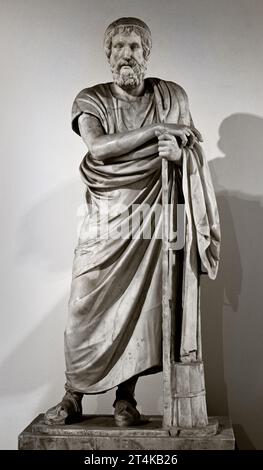 Homer römische Statue (1. Jahrhundert n. Chr.) (2. Jahrhundert n. Chr.) nationales Archäologisches Museum von Neapel Italien. Homer, geboren im 8. Jahrhundert v. Chr., war ein griechischer Dichter, der als Autor der Ilias und der Odyssee bezeichnet wird, zwei epische Gedichte, die Grundwerke der antiken griechischen Literatur sind. Homer gilt als einer der verehrtesten und einflussreichsten Autoren der Geschichte. Stockfoto